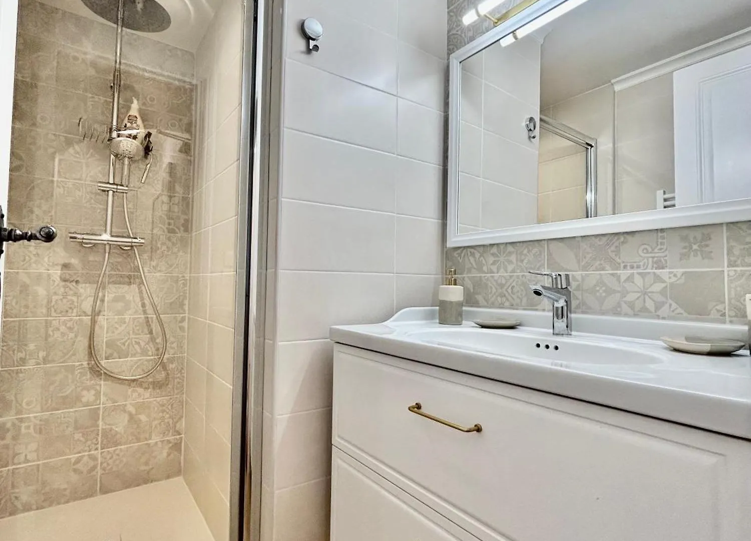 דירה גרימו Les Restanques Vue Mer Bastide Rez Jardin 3021 צרפת